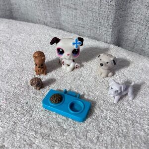 Barbie Pet Figurine Set with Blue Tray